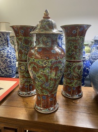 Een in Engeland overgedecoreerd Chinees blauw-wit kaststel van drie vazen, Kangxi