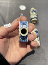 Cinq tabati&egrave;res en porcelaine de Chine en bleu et blanc, 19/20&egrave;me