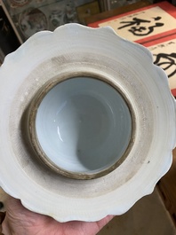Een in Engeland overgedecoreerd Chinees blauw-wit kaststel van drie vazen, Kangxi