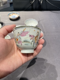 Een collectie Chinese famille rose, grisaille en ijzerrode koppen en kommen, 19/20e eeuw