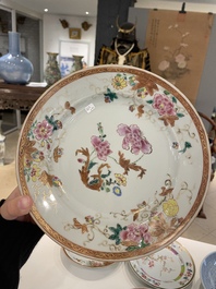 Een diverse collectie Chinees blauw-wit en famille rose porselein, Yongzheng en later