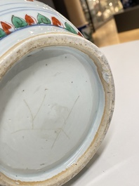 Een Chinese wucai 'draken' vaas, Transitie periode/Kangxi