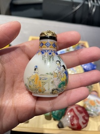Une collection vari&eacute;e de tabati&egrave;res en jade, pierres dures et verre, Chine, 19/20&egrave;me