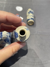 Cinq tabati&egrave;res en porcelaine de Chine en bleu et blanc, 19/20&egrave;me