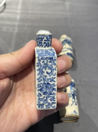 Cinq tabati&egrave;res en porcelaine de Chine en bleu et blanc, 19/20&egrave;me