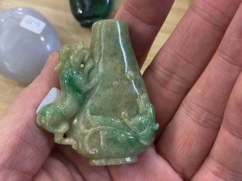 Negen Chinese snuifflessen in jade, hardsteen en glas, 19/20e eeuw