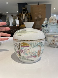 Vier Chinese famille rose en qianjiang cai kommen en een paar appels, 19/20e eeuw