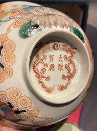 A rare Chinese famille verte 'Avalokitesvara' bowl, Da Xiong Bao Dian 大雄寶殿 mark, 19th C.