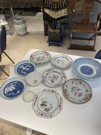 Een diverse collectie Chinees blauw-wit en famille rose porselein, Yongzheng en later