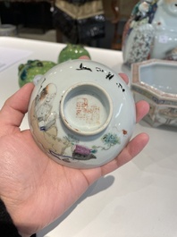 Vier Chinese famille rose en qianjiang cai kommen en een paar appels, 19/20e eeuw