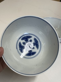 Een paar Chinese blauw-witte 'Drie vrienden van de winter' kommen, Guangxu merk en periode