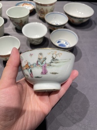 Een collectie Chinese famille rose, grisaille en ijzerrode koppen en kommen, 19/20e eeuw