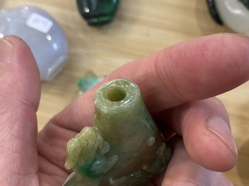 Negen Chinese snuifflessen in jade, hardsteen en glas, 19/20e eeuw