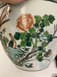 Aquarium en porcelaine de Chine famille verte &agrave; d&eacute;cor de faisans, 19&egrave;me
