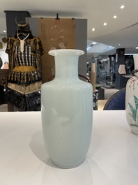 Cinq vases en porcelaine de Chine famille rose et verte, 19/20&egrave;me