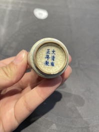 Cinq tabati&egrave;res en porcelaine de Chine en bleu et blanc, 19/20&egrave;me