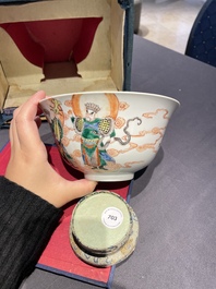 A rare Chinese famille verte 'Avalokitesvara' bowl, Da Xiong Bao Dian 大雄寶殿 mark, 19th C.
