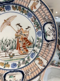 Assiette en porcelaine Imari de Japon &agrave; d&eacute;cor des 'Dames au parasol' d'apr&egrave;s Cornelis Pronk, Edo, 18&egrave;me