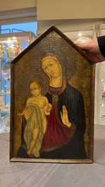 &Eacute;cole italienne, suiveur de Sano Di Pietro (1406-1481): 'Vierge &agrave; l'Enfant', huile sur panneau