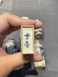 Cinq tabati&egrave;res en porcelaine de Chine en bleu et blanc, 19/20&egrave;me