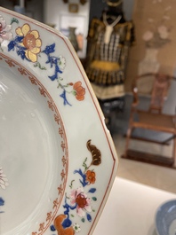 Een diverse collectie Chinees blauw-wit en famille rose porselein, Yongzheng en later