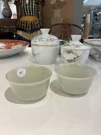 Een paar Chinese kommen in lichte celadon jade, 19e eeuw