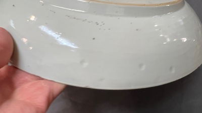 Plat en porcelaine de Chine famille rose &agrave; d&eacute;cor d'un lotus pour le march&eacute; Sud-Est asiatique, Yongzheng