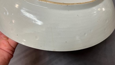 Plat en porcelaine de Chine famille rose &agrave; d&eacute;cor d'un lotus pour le march&eacute; Sud-Est asiatique, Yongzheng