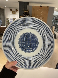 Een diverse collectie Chinees blauw-wit en famille rose porselein, Yongzheng en later
