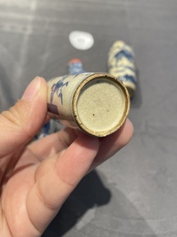 Cinq tabati&egrave;res en porcelaine de Chine en bleu et blanc, 19/20&egrave;me