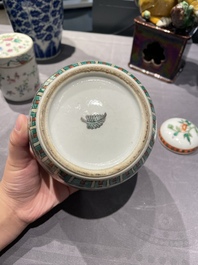 Een diverse collectie Chinees porselein, 19e eeuw