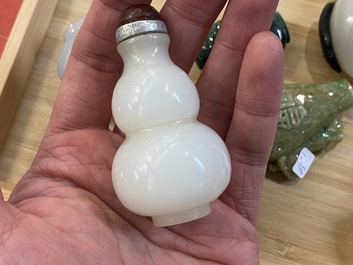 Negen Chinese snuifflessen in jade, hardsteen en glas, 19/20e eeuw