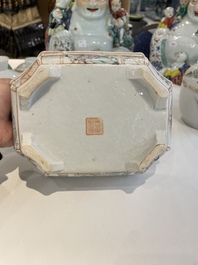 Vier Chinese famille rose en qianjiang cai kommen en een paar appels, 19/20e eeuw