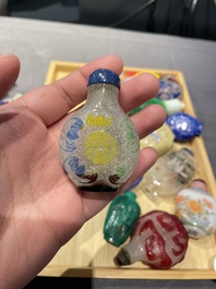 Une collection vari&eacute;e de tabati&egrave;res en jade, pierres dures et verre, Chine, 19/20&egrave;me