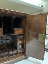Cabinet en bois dur et huanghuali aux montures en bronze pour le march&eacute; europ&eacute;en, Chine, 19&egrave;me