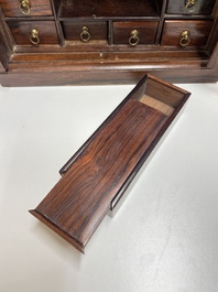 Cabinet en bois dur et huanghuali aux montures en bronze pour le march&eacute; europ&eacute;en, Chine, 19&egrave;me