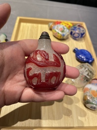 Une collection vari&eacute;e de tabati&egrave;res en jade, pierres dures et verre, Chine, 19/20&egrave;me