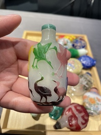 Une collection vari&eacute;e de tabati&egrave;res en jade, pierres dures et verre, Chine, 19/20&egrave;me