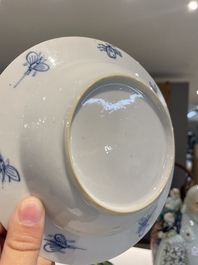 Een Japans blauw-wit bord met 'Parasoldames' naar Cornelis Pronk, Edo, 18e eeuw