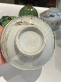 Vier Chinese famille rose en qianjiang cai kommen en een paar appels, 19/20e eeuw
