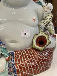 Bouddha en porcelaine de Chine famille rose, marque de Zhu Mao Ji Zao 朱茂記造, R&eacute;publique
