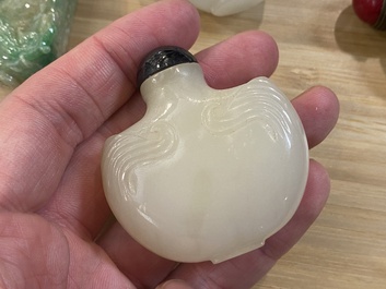 Negen Chinese snuifflessen in jade, hardsteen en glas, 19/20e eeuw