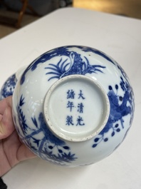 Een paar Chinese blauw-witte 'Drie vrienden van de winter' kommen, Guangxu merk en periode