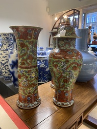 Een in Engeland overgedecoreerd Chinees blauw-wit kaststel van drie vazen, Kangxi