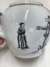 Th&eacute;i&egrave;re couverte en porcelaine de Chine &agrave; d&eacute;cor de la 'Crucifixion' en grisaille, Qianlong