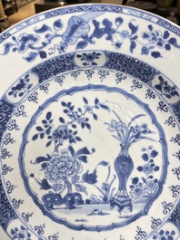 Vier Chinese blauw-witte schotels, Yongzheng/Qianlong