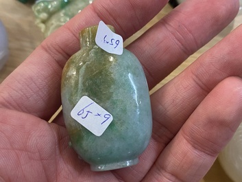 Negen Chinese snuifflessen in jade, hardsteen en glas, 19/20e eeuw