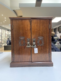 Cabinet en bois dur et huanghuali aux montures en bronze pour le march&eacute; europ&eacute;en, Chine, 19&egrave;me