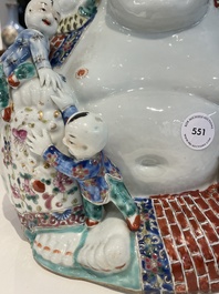 Bouddha en porcelaine de Chine famille rose, marque de Zhu Mao Ji Zao 朱茂記造, R&eacute;publique