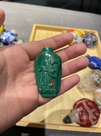 Une collection vari&eacute;e de tabati&egrave;res en jade, pierres dures et verre, Chine, 19/20&egrave;me